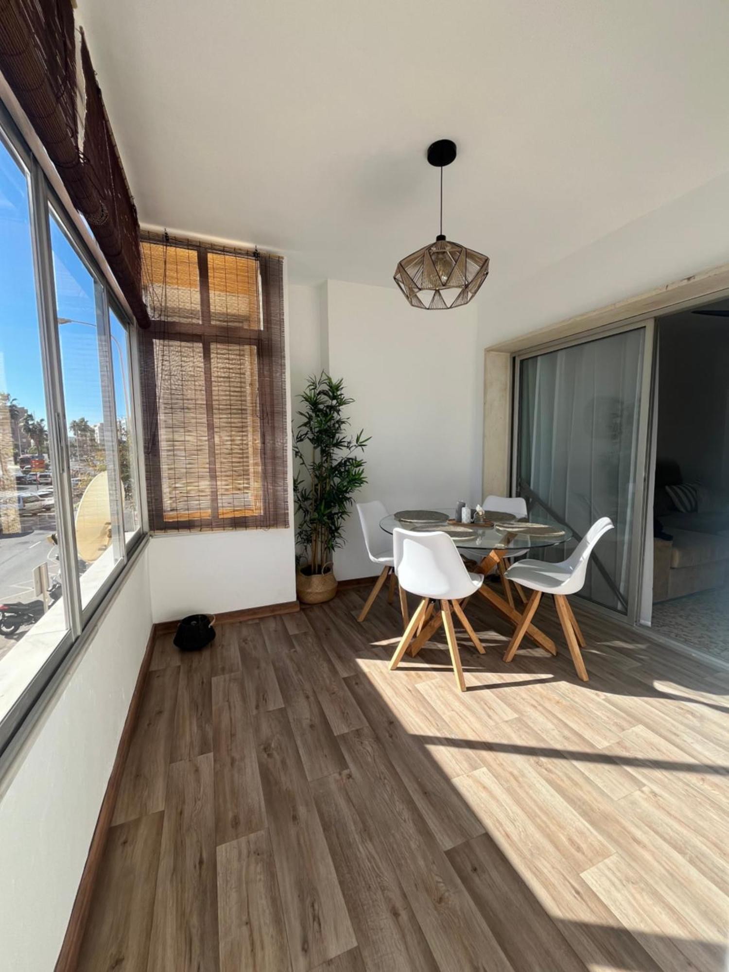 Rent4 Huelin Lägenhet *