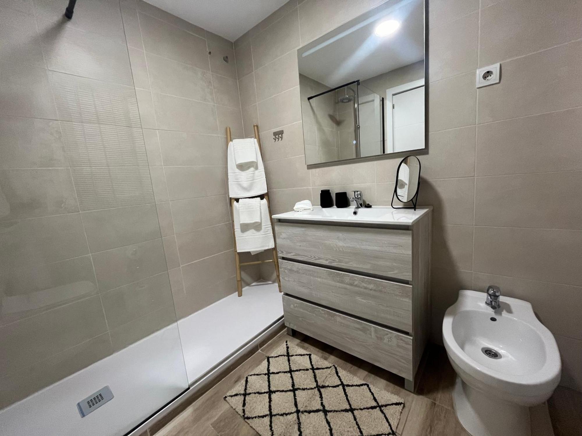 Rent4 Huelin Lägenhet *